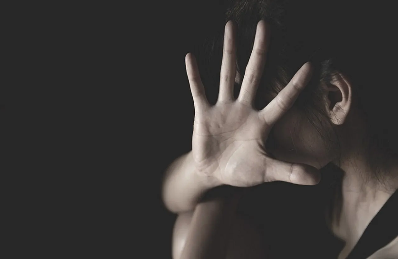 Rape In UP: नाबालिग से कथित तौर पर सामूहिक बलात्कार के बाद बनाया वीडियो, आरोपी गिरफ्त से बाहर