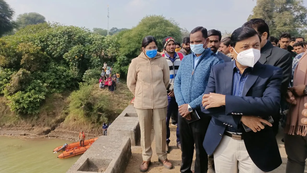 Sajapur News :शाजापुर में घटना स्थल पर पहुंचे कलेक्टर दिनेश जैन, परिवार को दिया आश्वासन