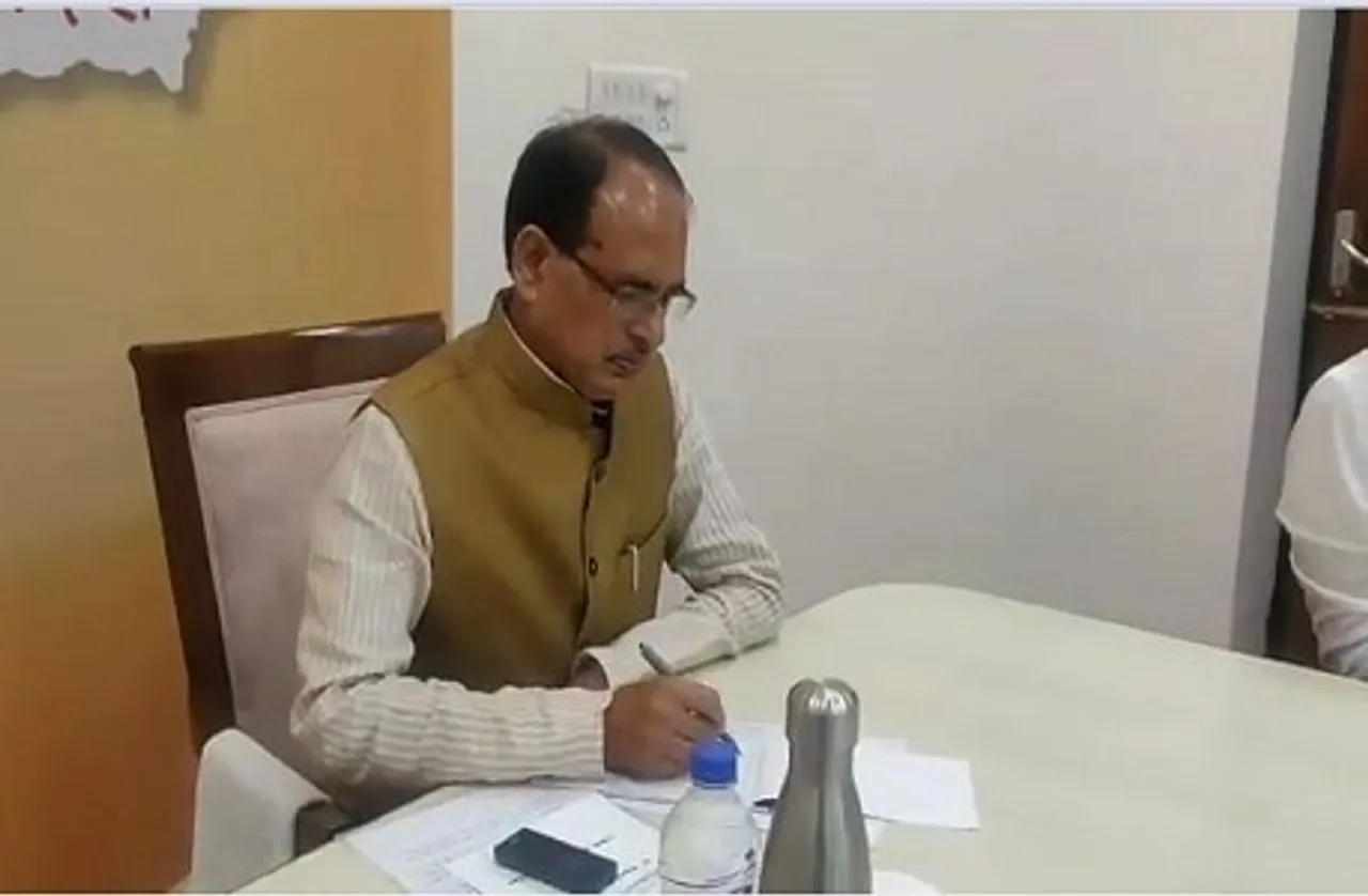 शिवराज सरकार का गरीबों को तोहफा, 68 हजार खातों में 102 करोड़ रुपये जमा