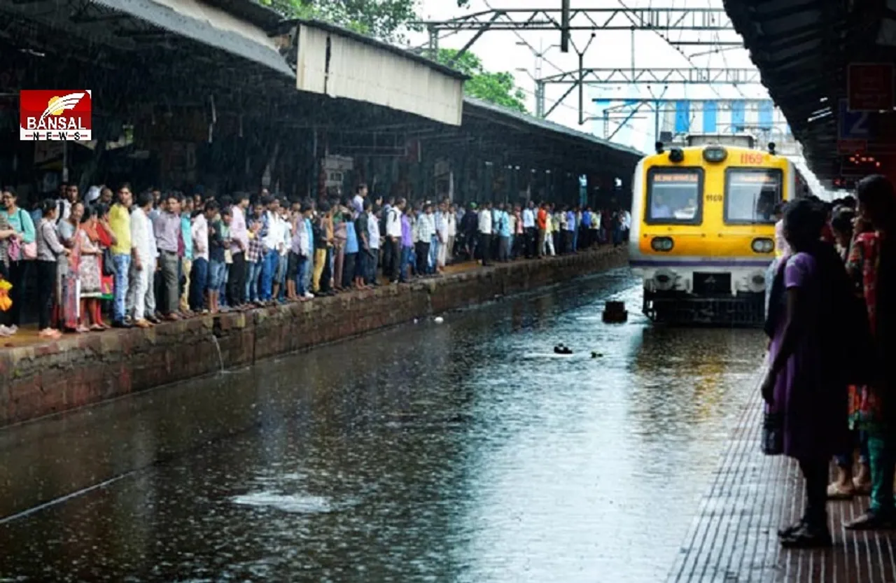 Train Service Disrupted: भारी बारिश का कहर जारी, सभी रेलवे रूट पर ट्रेन सेवा बाधित, 6000 यात्री परेशान