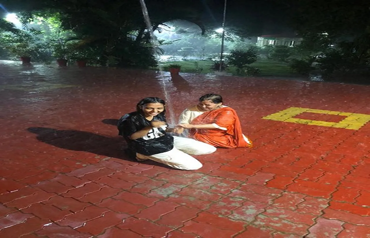 उमा भारती ने उठाया बारिश का लुत्फ, ट्वीट कर शेयर की तस्वीर