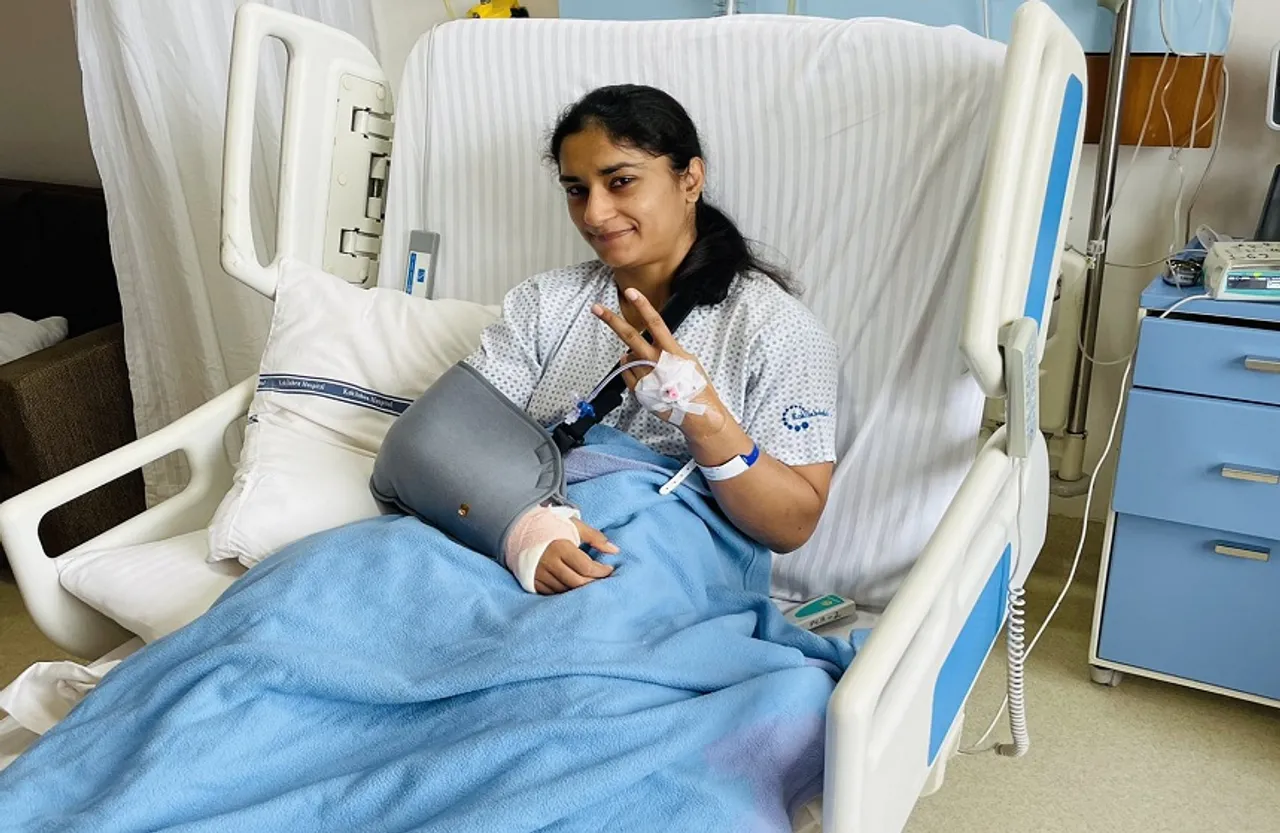 Vinesh Phogat: भारतीय पहलवान कोहनी का ऑपरेशन सफल, बोलीं- कितनी बार भी गिरूं, फिर भी उठूंगी..