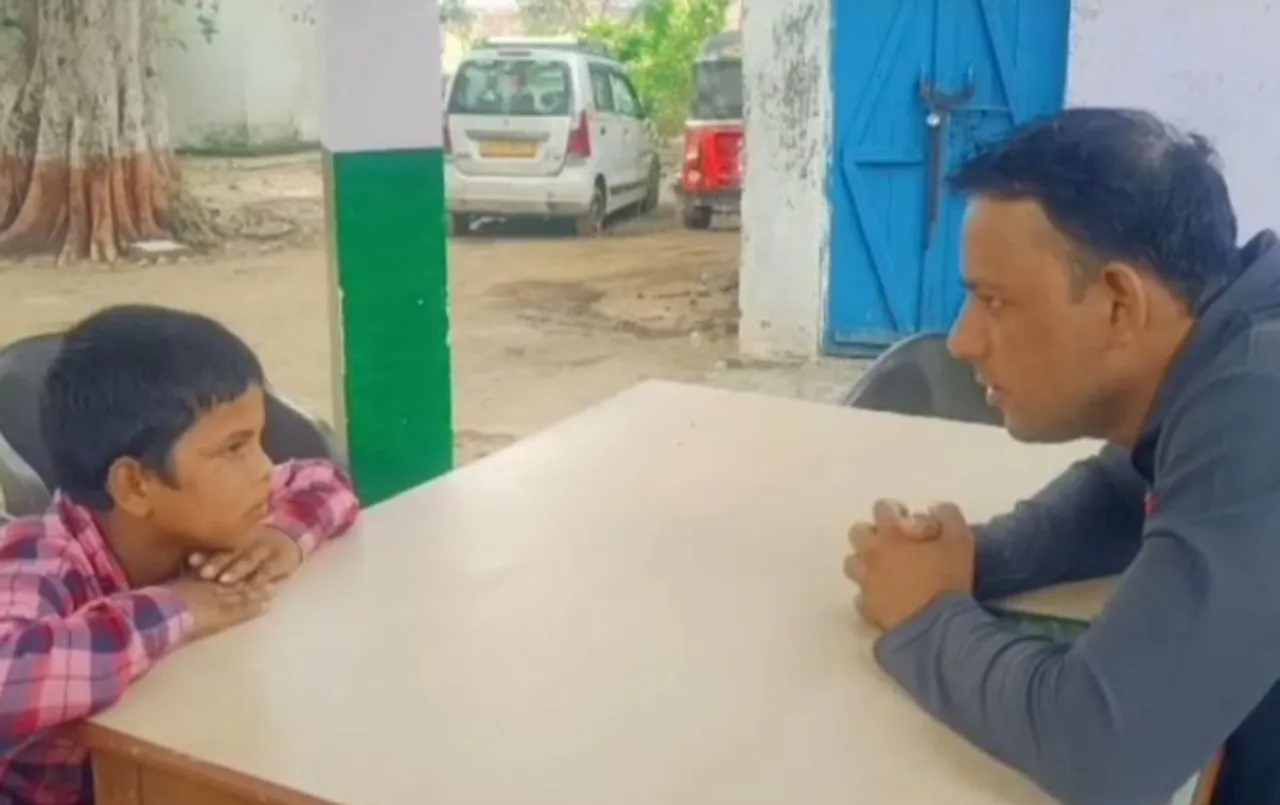 UP NEWS: शराब के नशे में पिता ने मां की पिटाई की, शिकायत करने तीन किमी पैदल चलकर थाने पहुंचा 12 वर्षीय लड़का