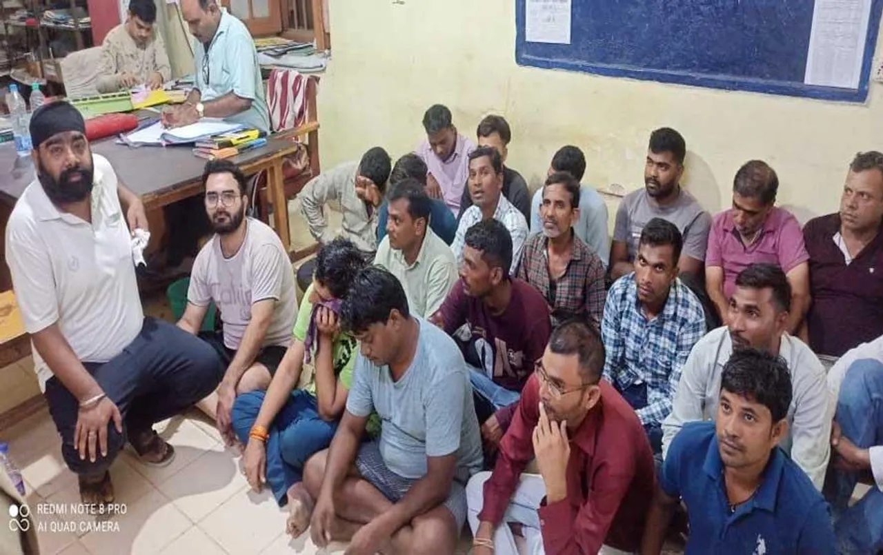 CG News: जुआ खेलते 24 लोग गिरफ्तार, 10 लाख से अधिक कैश सहित दो दर्जन मोबाइल जब्त