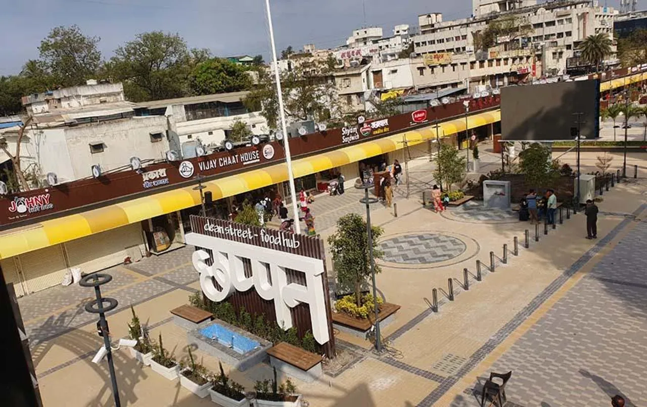 MP News: कैशलेस होने जा रही इंदौर की छप्पन दुकान, 100% डिजिटल पेमेंट की तैयारी