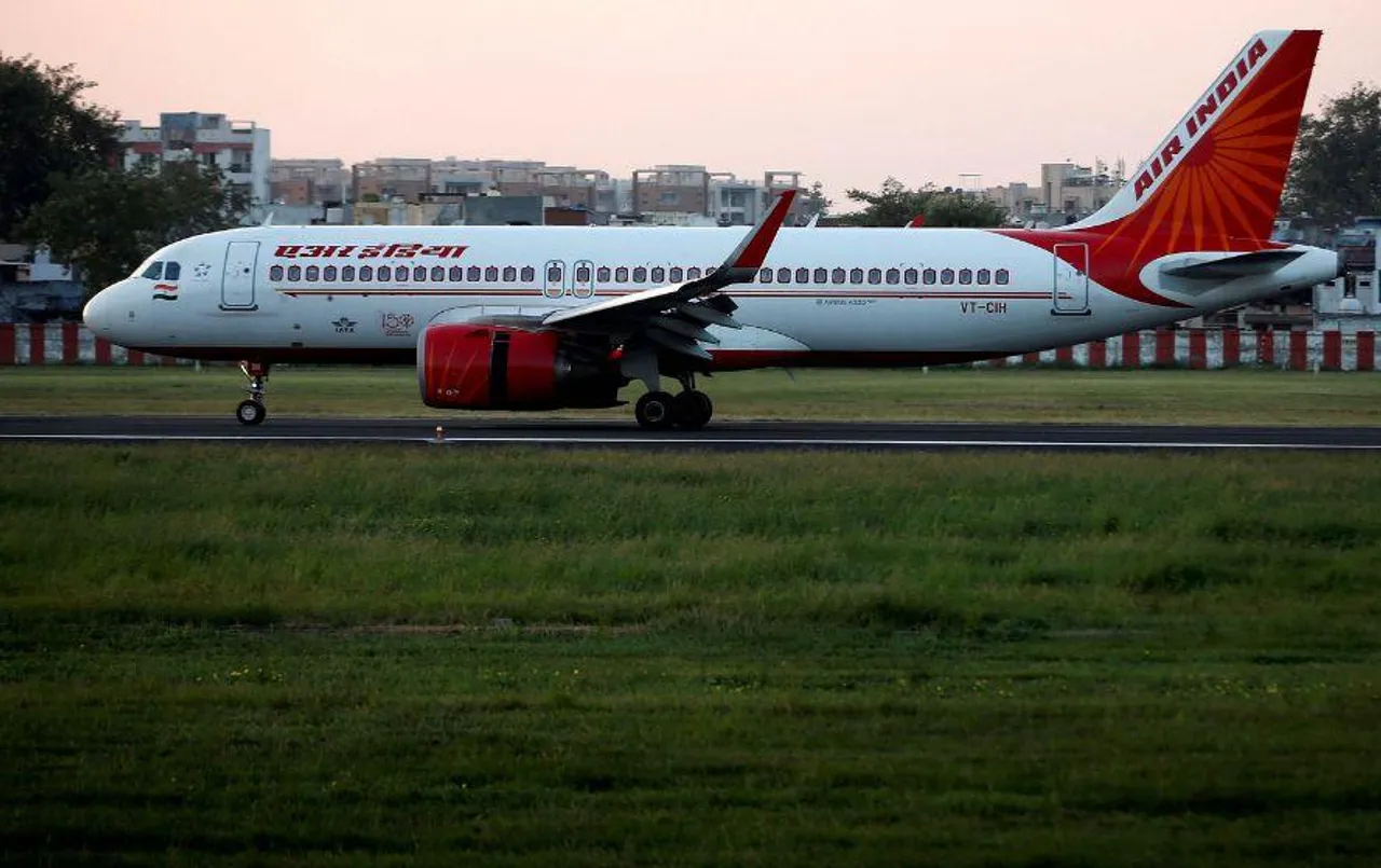 Air India का प्लेन हुआ हादसे का शिकार: 180 पैसेंजर्स कर रहे थे यात्रा; मचा हड़कंप