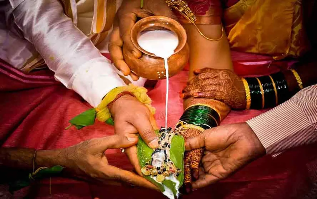 Akshaya Tritiya: इस बार अक्षय तृतीया पर क्यों नहीं हैं विवाह, जबकि इसे मानते हैं अबूझ मुहूर्त, अब कब होगीं शादियां