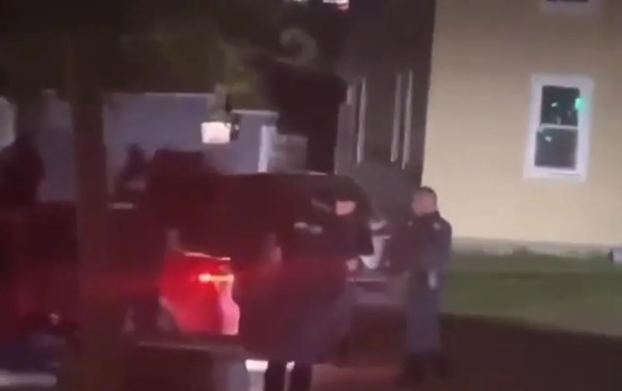 America Shooting Incident: अमेरिका के रेस्टोरेंट में हुई मास शूटिंग में 22 की गई जान, हमलावर पकड़ से अब तक बाहर