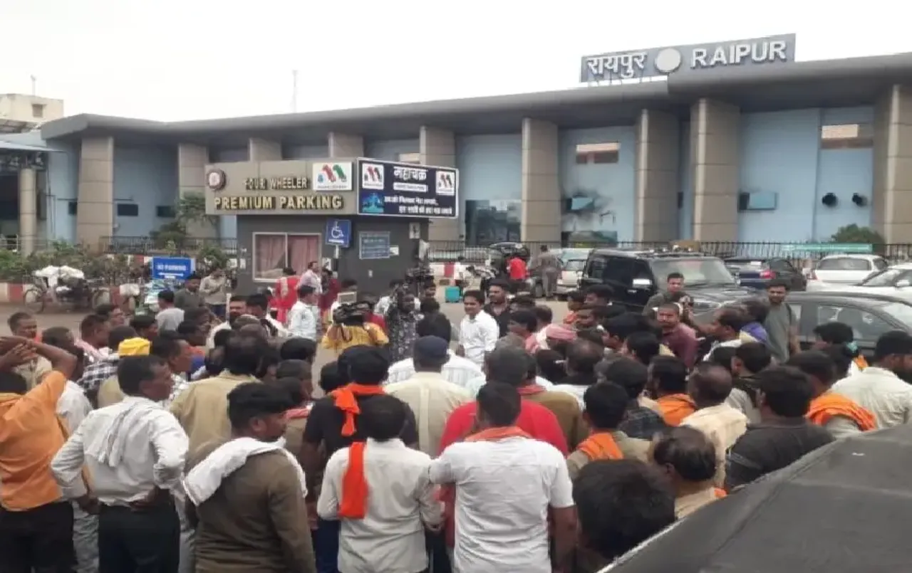 Auto Driver Strike in Raipur: रेलवे स्‍टेशन पर पार्किंग ठेकेदार की मनमानी के विरोध में ऑटो चालक ने की हड़ताल