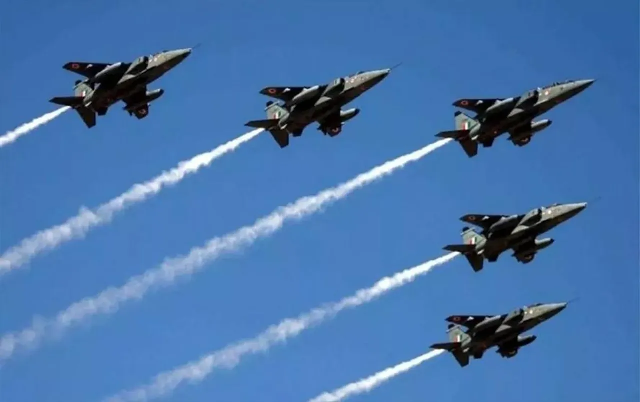 Air Show in Bhopal: 30 सितंबर को बड़ी झील के ऊपर होगा एयर शो, 50 लड़ाकू विमान दिखाएंगे करतब, राजनाथ सिंह लेंगे हिस्सा