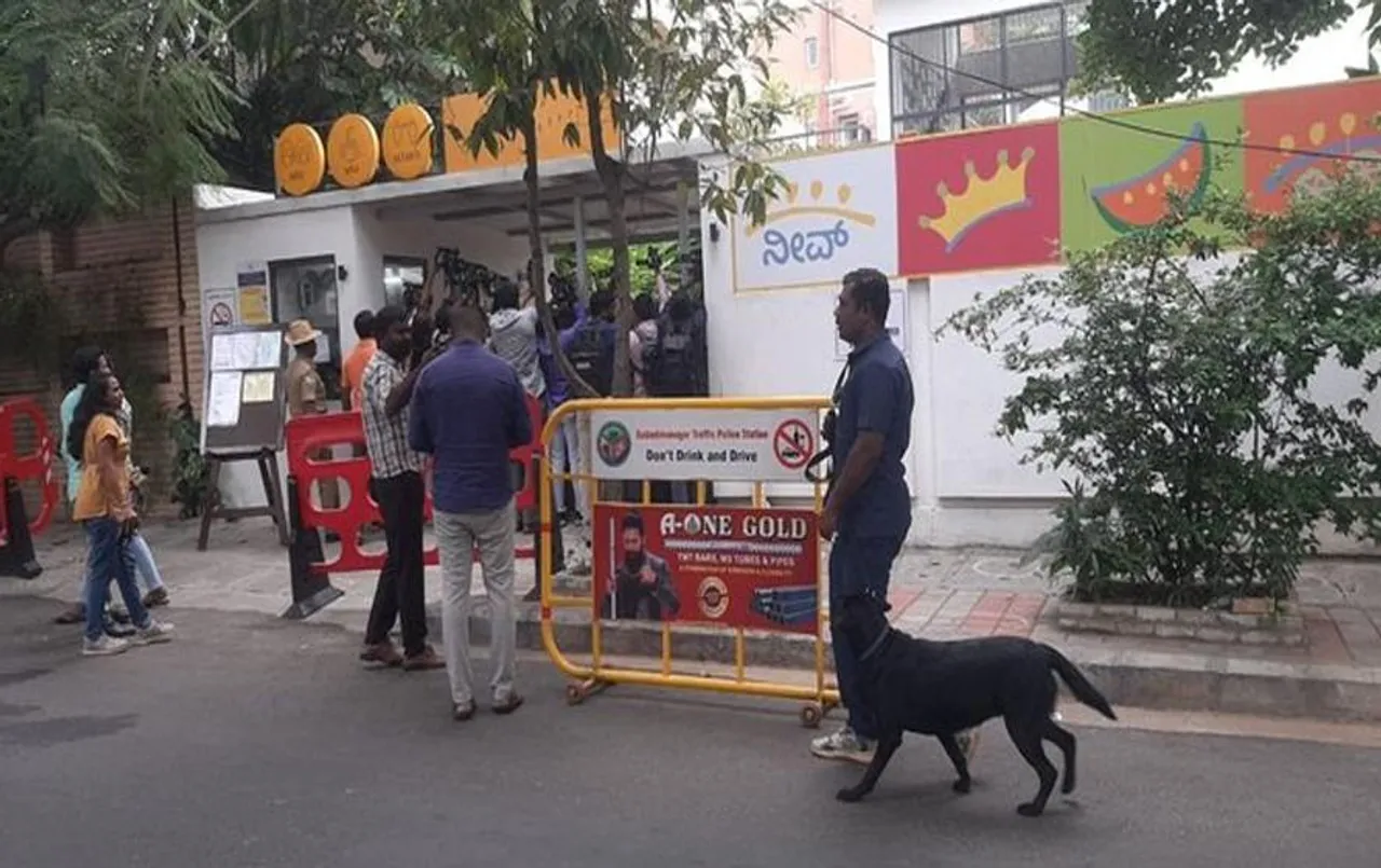 Bengaluru School Bomb Threat: शहर के 15 प्राइवेट स्कूलों को बम से उड़ाने की धमकी, पुलिस हुई सतर्क