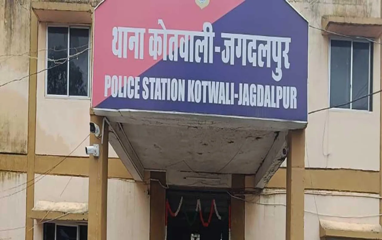 CG News: ऑनलाइन हथियार खरीदने वालों के खिलाफ बड़ी कार्रवाई, 42 नग फैंसी चाकू बरामद