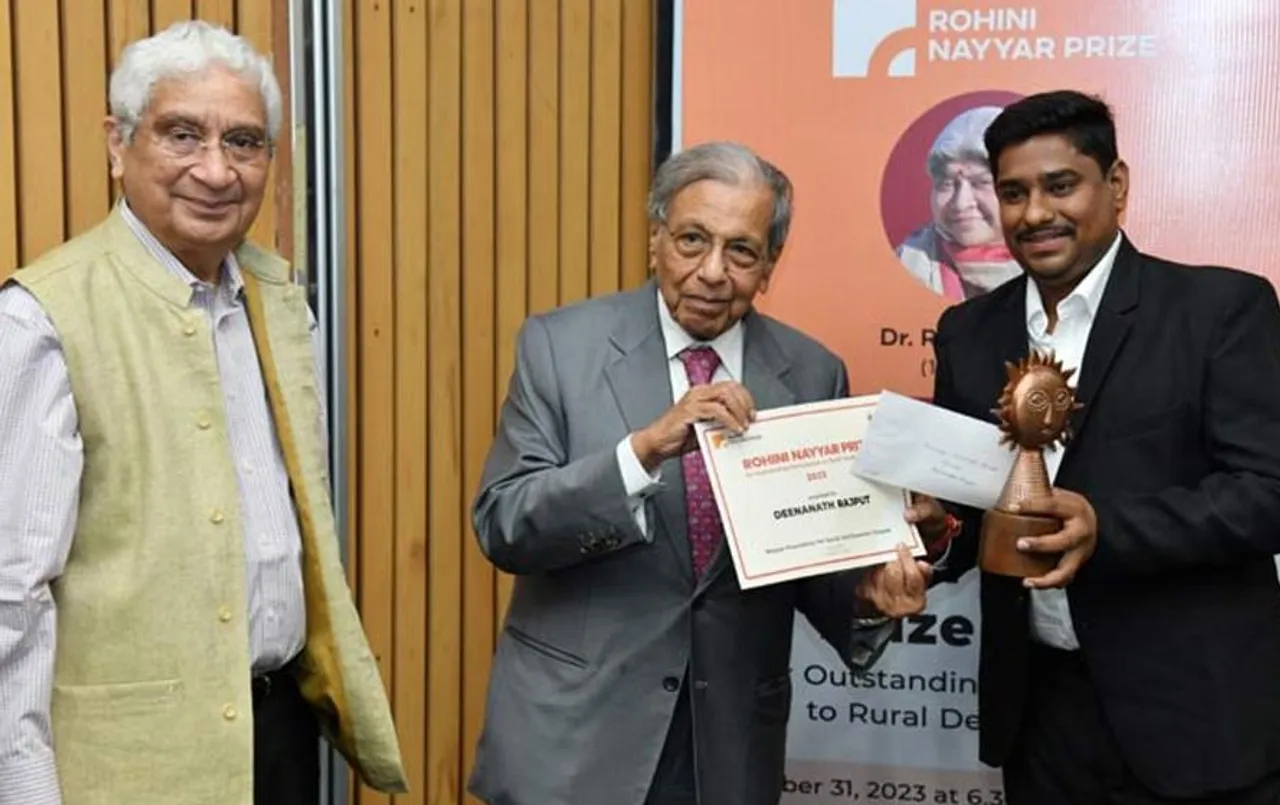 CG News: बस्तर के सामाजिक कार्यकर्ता दीनानाथ राजपूत को रोहिणी नैय्यर पुरस्कार से किया गया सम्मानित