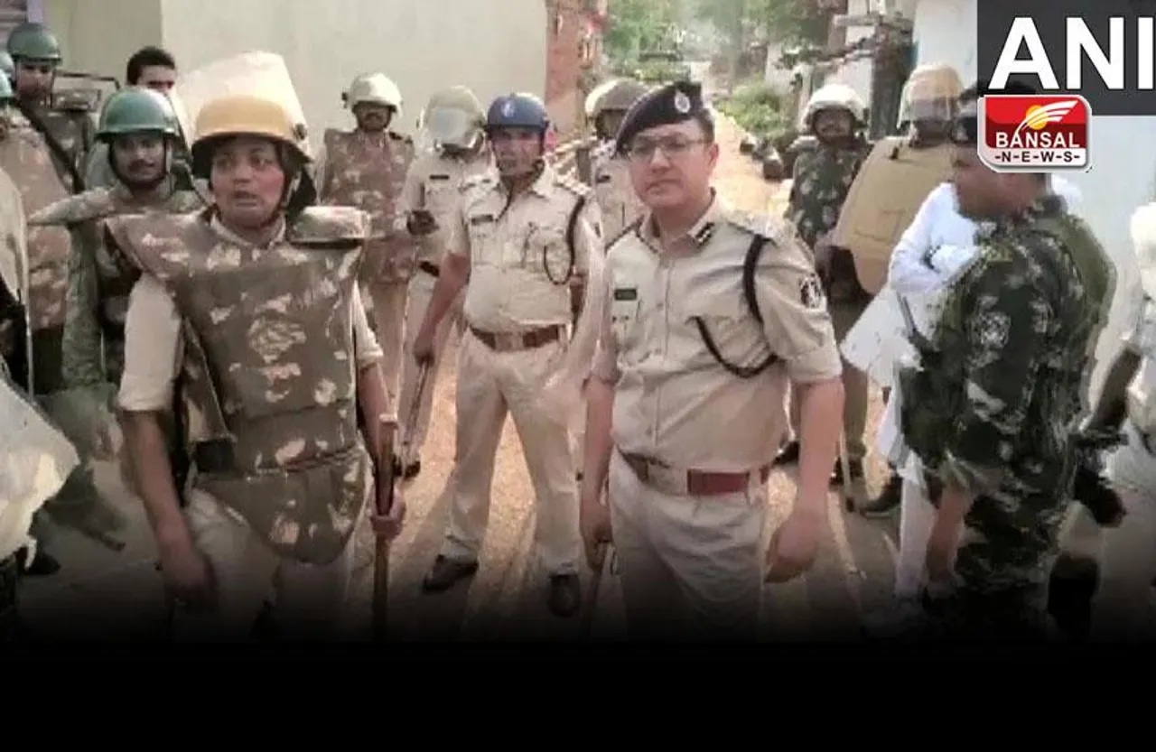 Bemetara Biranpur violence update news: गांव से गुजर रही बसों की भी हो रही जांच, भारी संख्या में पुलिस तैनात