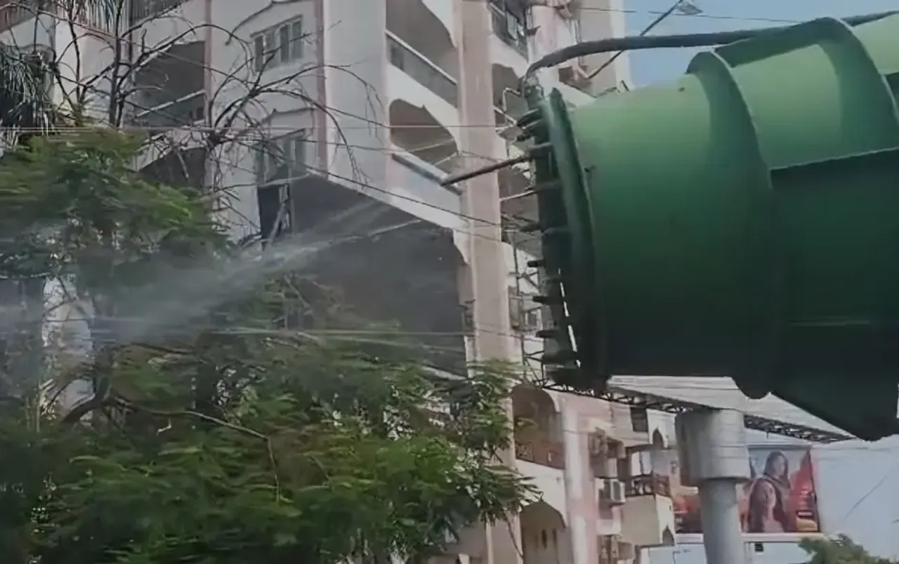 भीषण गर्मी के बीच अनोखी पहल: लोगों को राहत पहुंचाने भोपाल नगर निगम ने वॉटर कैनन से बरसाई पानी की फुहार