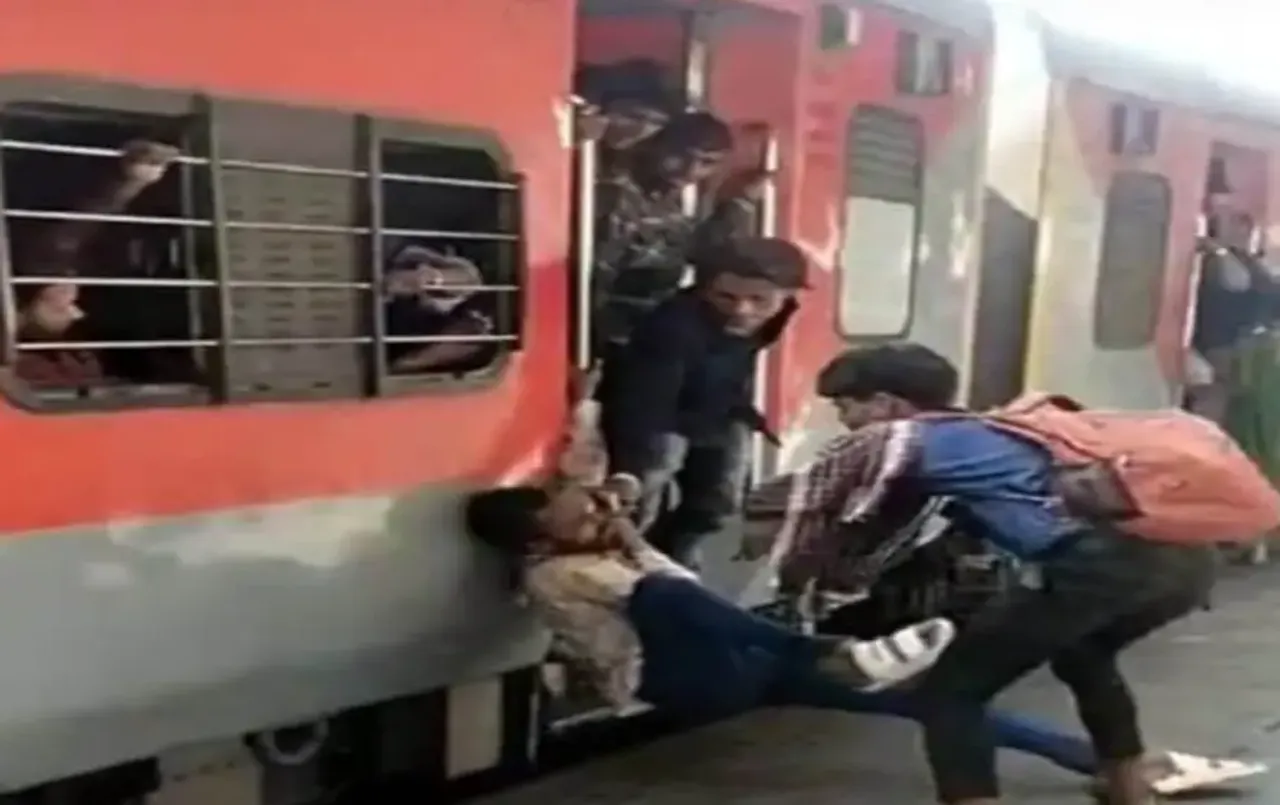 Bhopal News: भोपाल रेलवे स्‍टेशन पर कुशीनगर एक्‍सप्रेस से युवक को दिया धक्‍का, सीट को लेकर हुआ था विवाद