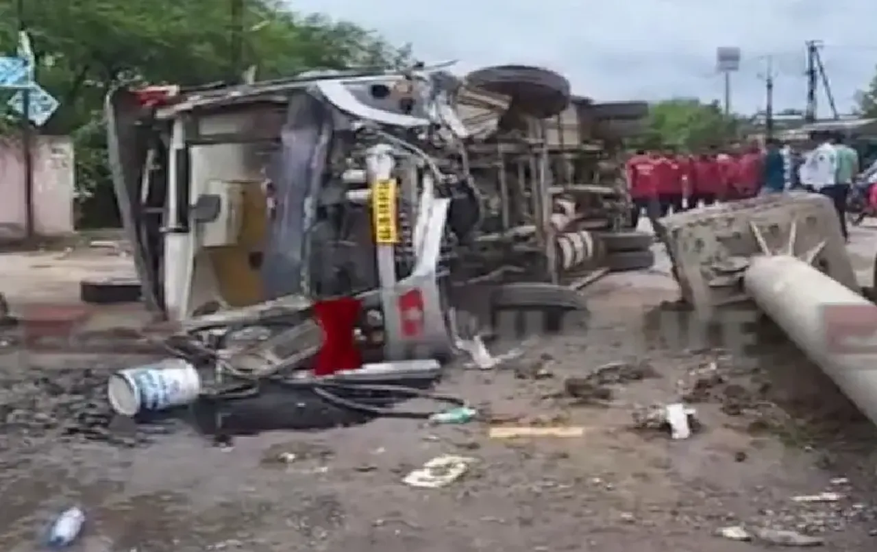 Bilaspur CG Accident: तेज रफ्तार बस पलटी, मासूम बच्‍ची की मौत; 30 से ज्‍यादा यात्री घायल