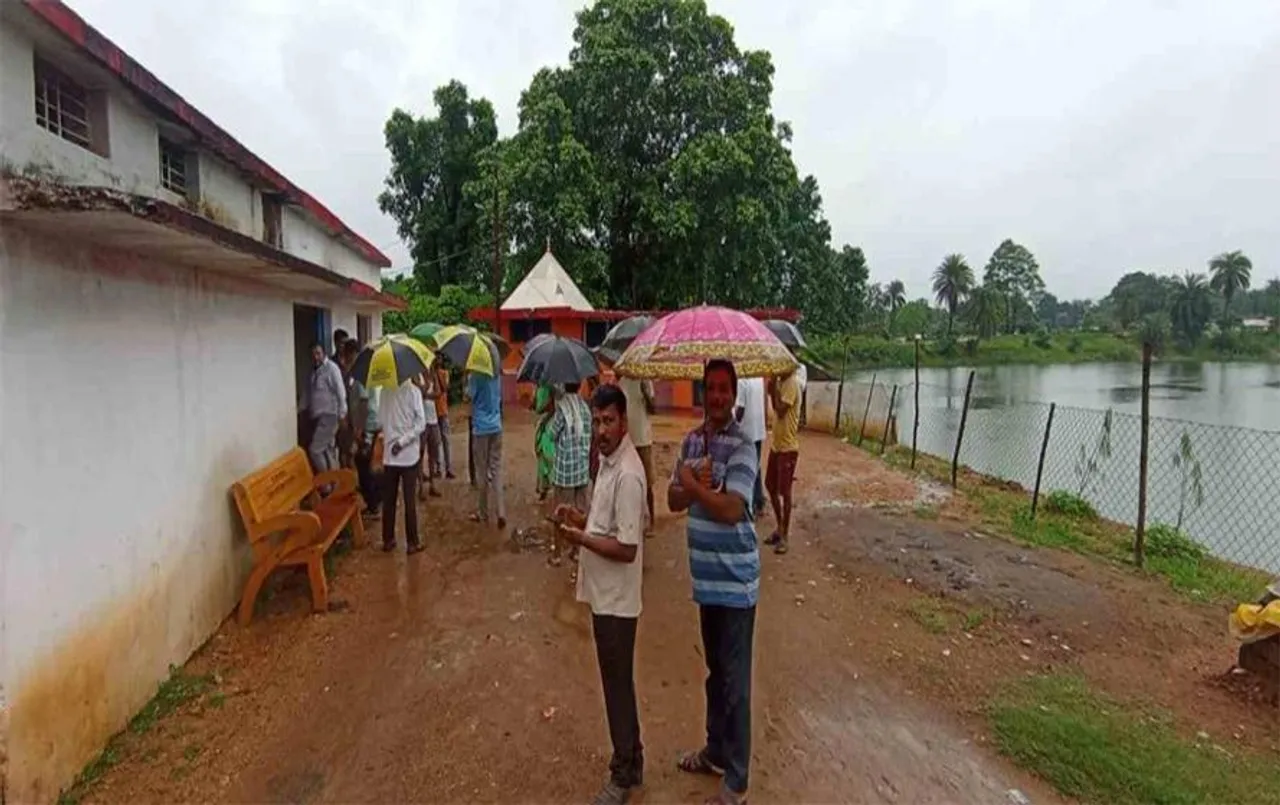 Chhattisgarh News: 70 से अधिक ग्रामीणों की बिगड़ी तबीयत, मंदिर का खाया था प्रसाद, जानिए पूरा मामला