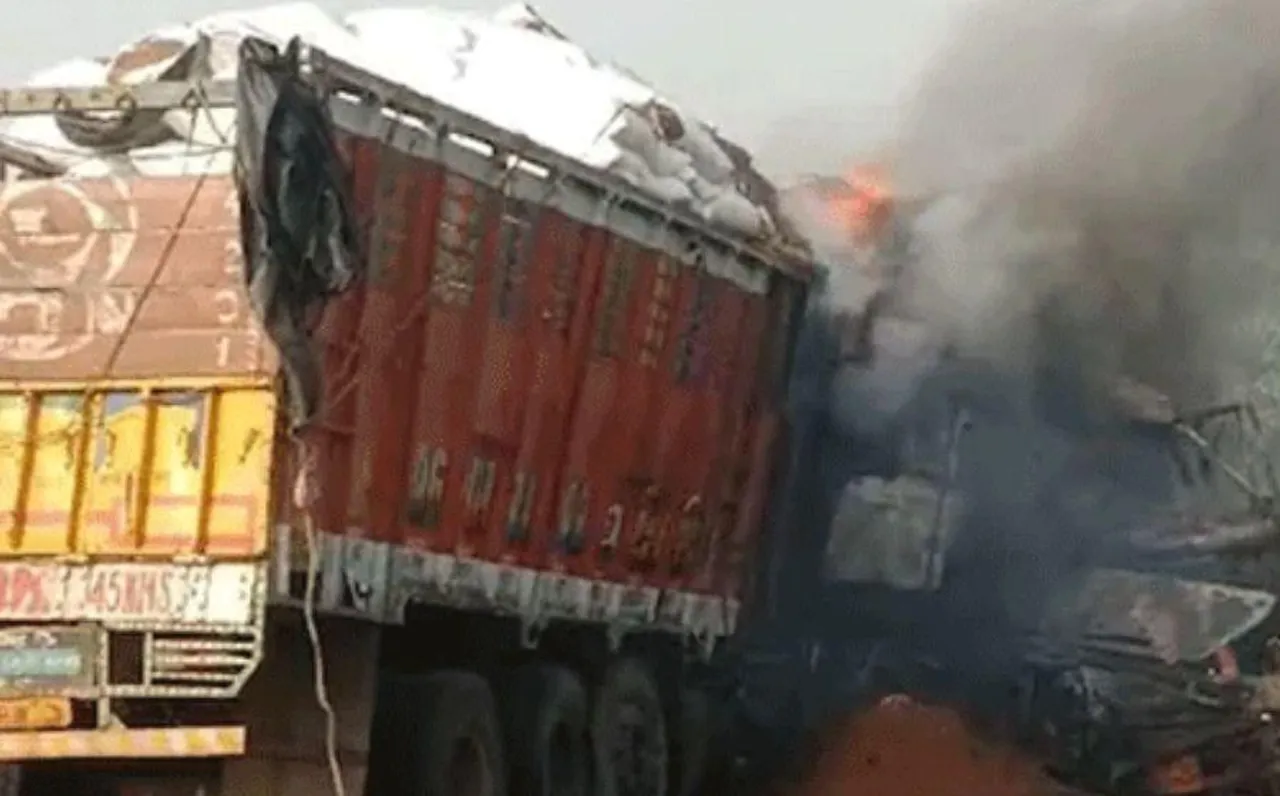 Rewa Accident: रीवा में दर्दनाक हादसा, 2 ट्रकों में टक्कर के बाद लगी आग, 4 लोग जिंदा जले