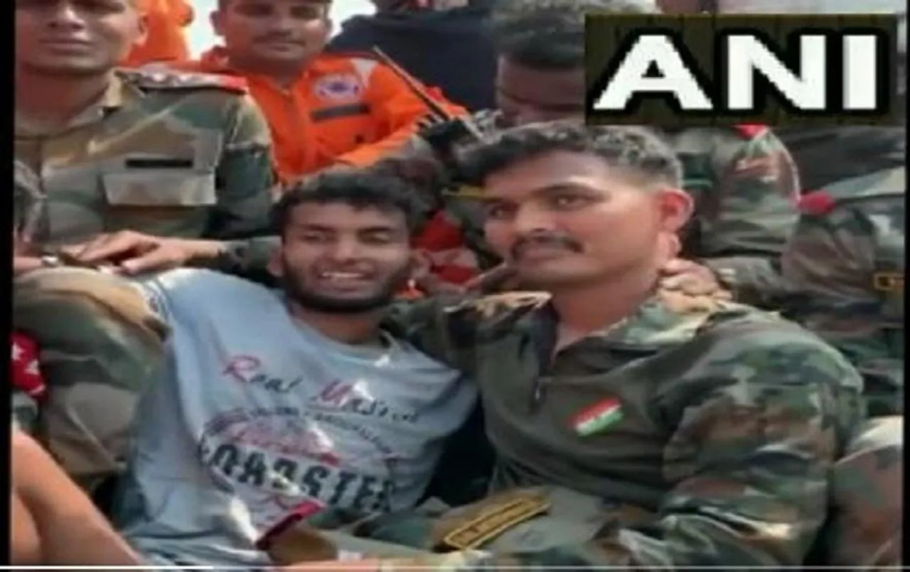 Palakkad rescue operation: खाई में फंसे युवक को सेना ने रेस्क्यू कर निकाला