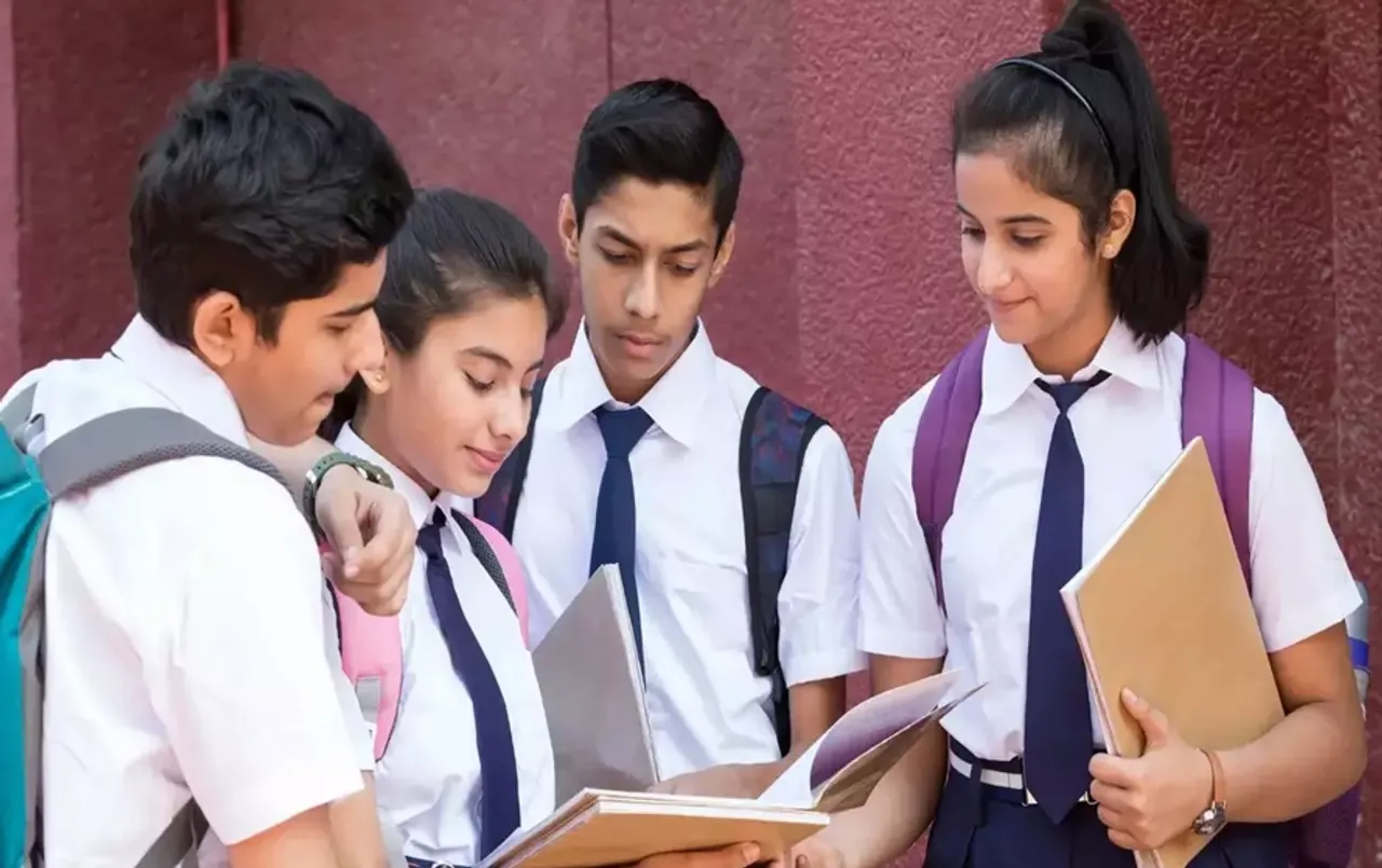 Career Tips: डॉक्टर, इंजीनियर से हटकर भी मौजूद हैं कई बेहतरीन करियर, सही निर्णय से मिलेगी सफलता