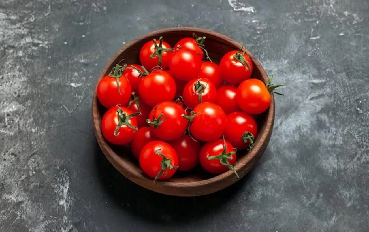 Cherry Tomato Benefits: कच्चे हो या फिर पके गजब के फायदे देते है चेरी टमाटर, जानकर आप भी हो जाएंगे हैरान
