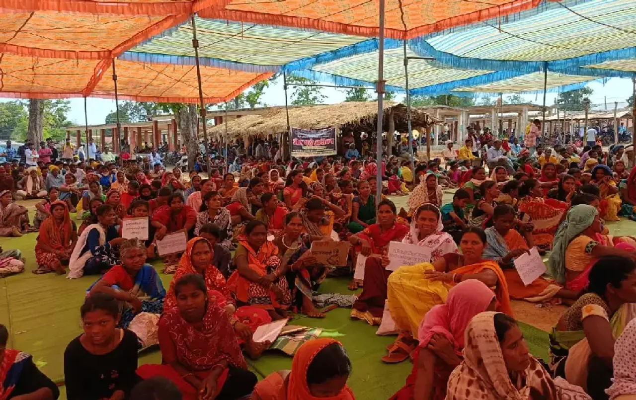 Chhattisgarh News: आदिवासियों को प्रताड़ित करने के आरोप में समाज का जेल भरो आंदोलन, युवाओं का मानपुर कूच