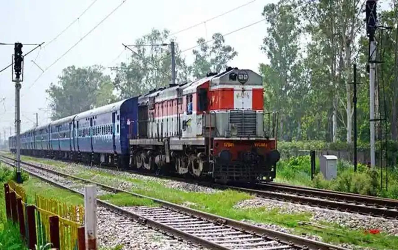 Chhattisgarh Train Cancelled: छत्तीसगढ़ में यात्रियों की बढ़ी परेशानी, नवरात्रि से पहले 16 ट्रेनें अनिश्चितकाल के लिए रद्द