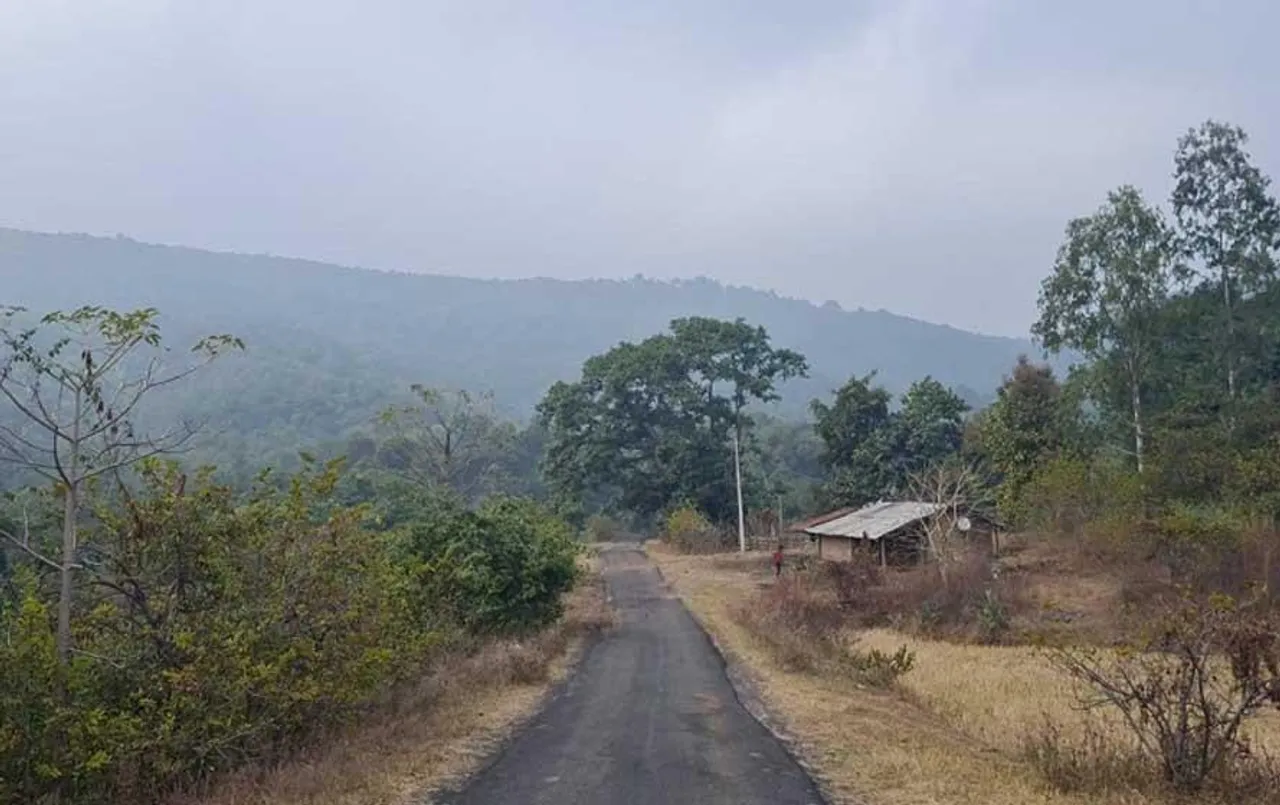 Chhattisgarh Weather Update: प्रदेश के कई जिलों में दिखा ठंड असर, गिरने लगा तापमान, IMD ने जताई बारिश की संभावना