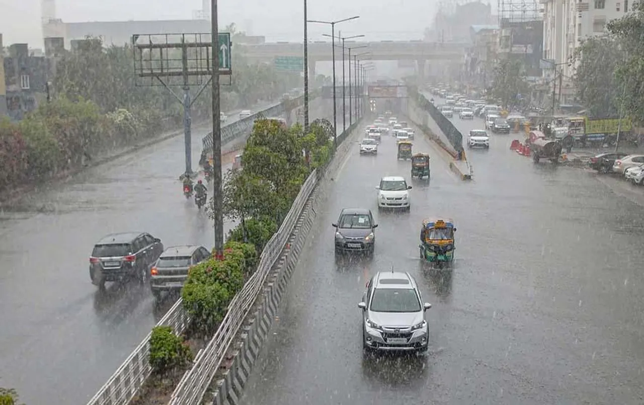 Chhattisgarh Weather Update: छत्तीसगढ़ में रायपुर समेत इन जिलों में जमकर बरसे बादल, आज इन इलाकों में होगी बारिश