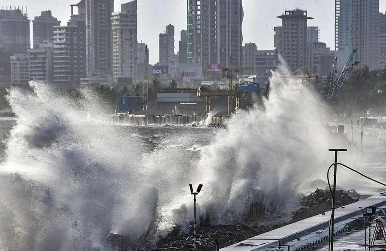 Cyclone Biparjoy: बिपरजॉय चक्रवात का असर, पोरबंदर शालीमार एक्सप्रेस सहित ये ट्रेनें 17 जून तक के लिए रद्द