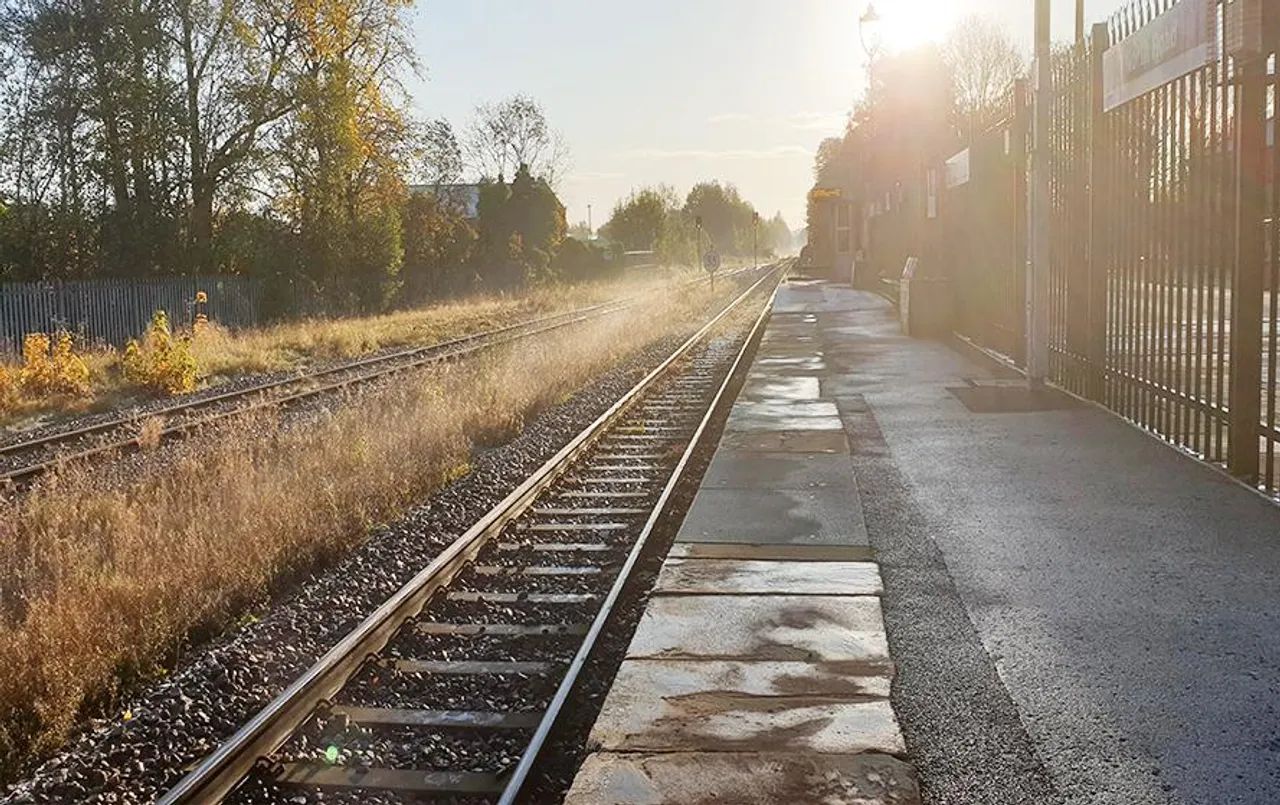 Indian Railways: भारत का अनोखा रेलवे स्टेशन: यहां लोग बस लेते हैं टिकट, यात्रा नहीं करते हैं, जानें वजह