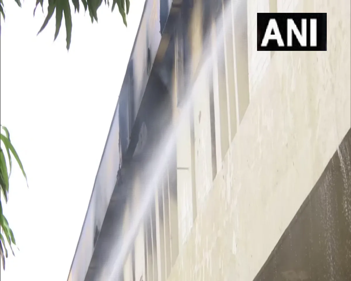Mumbai Fire Accident: विले पार्ले के LIC ऑफिस में लगी भीषण आग, जानें क्या घटना की वजह