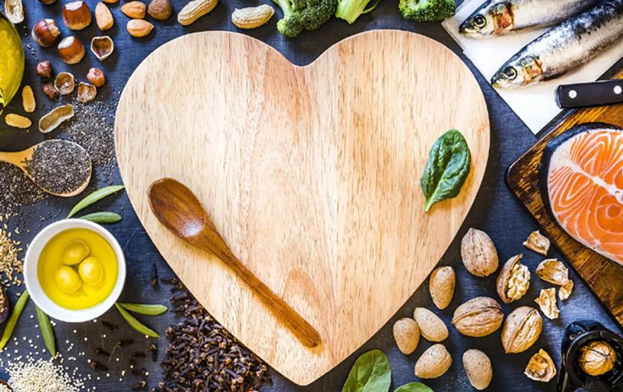 Foods For Healthy Heart: आज ही इन 5 फूड्स को डाइट में करें शामिल, हार्ट संबंधी बीमारियों से मिलेगी राहत