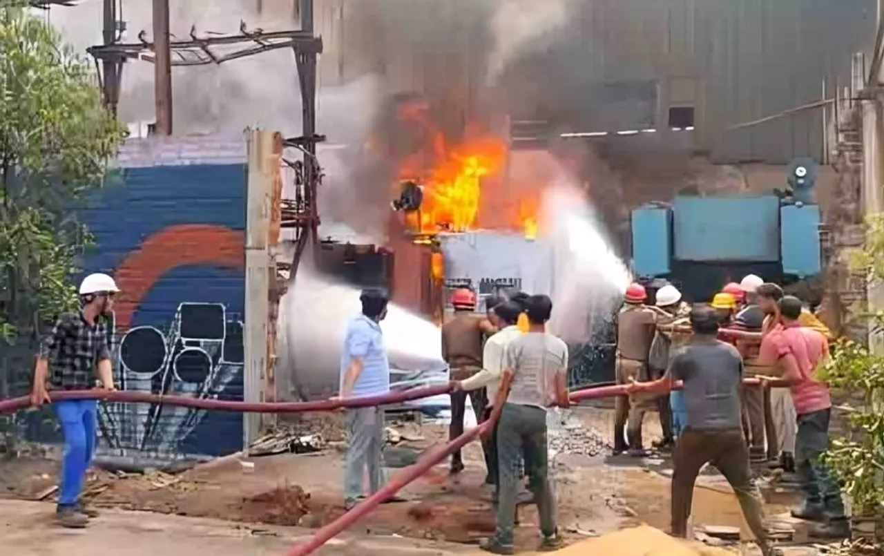 CG Factory Fire: Raipur की Ganpati Ispat Factory में एक चिंगारी बनी भीषण आग का कारण, 6 ट्रांसफार्मर जल कर खाक