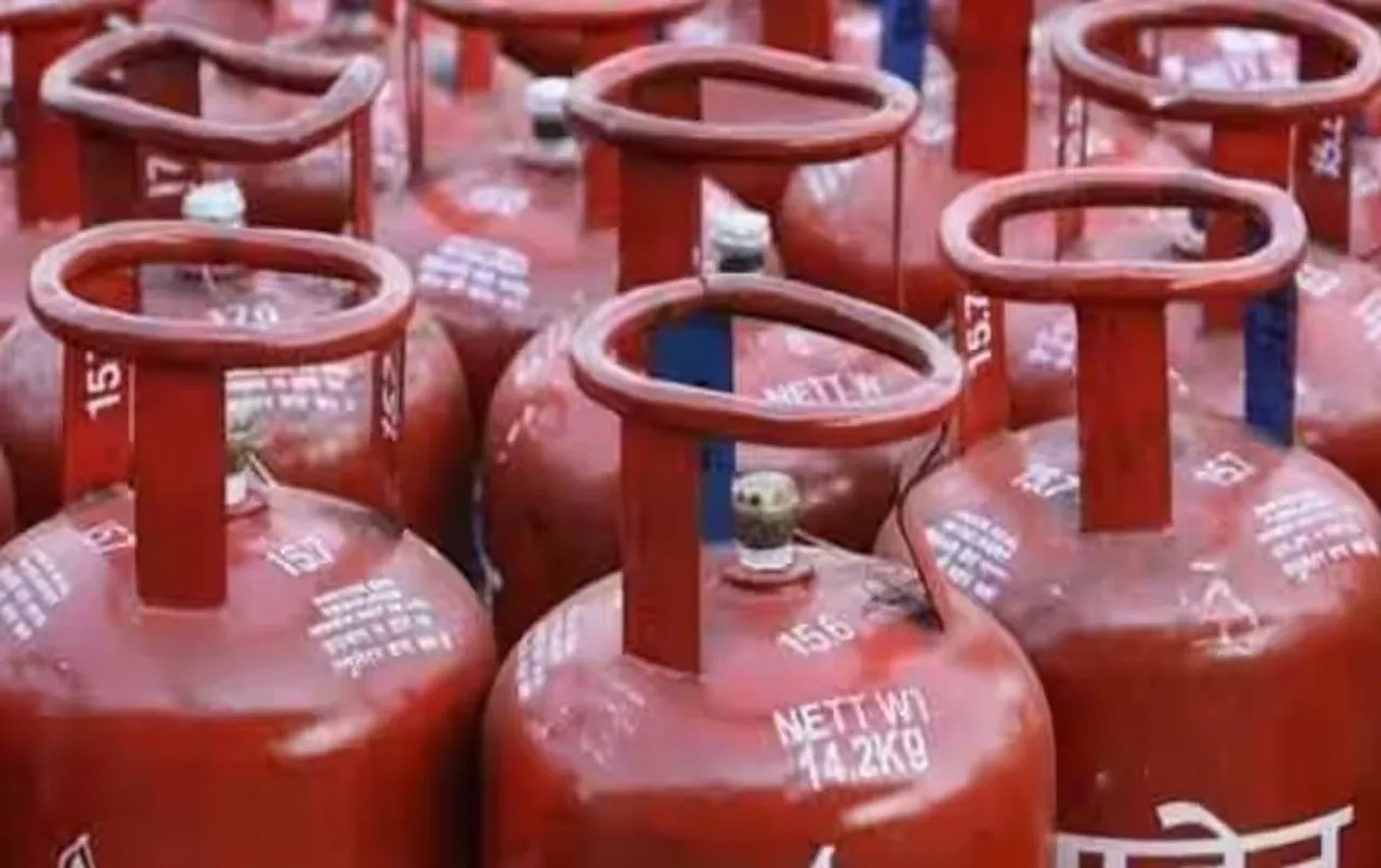 Free Gas Cylinder: एक बार फिर मार्च में निशुल्क गैस सिलिंडर उपलब्ध करवाएगी सरकार, जानिए खबर