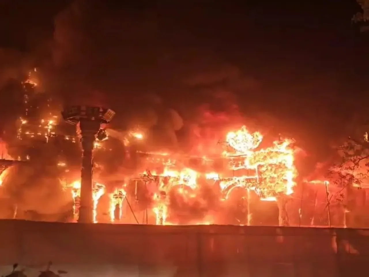 ग्वालियर के 2 मैरिज गार्डन में लगी भीषण आग: शादी समारोह में मचा हड़कंप, घटना की ये वजह आई सामने