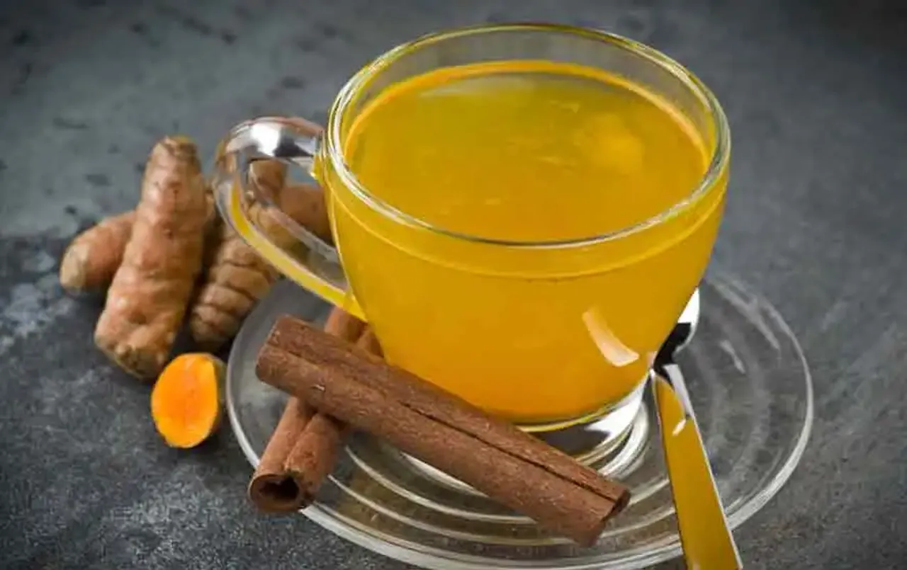 Turmeric Tea: डायबिटीज-कॉन्स्टिपेशन में काम आ सकती है हल्दी की चाय, दादी मां के घरेलू नुस्खे में सीखें बनाने का तरीका