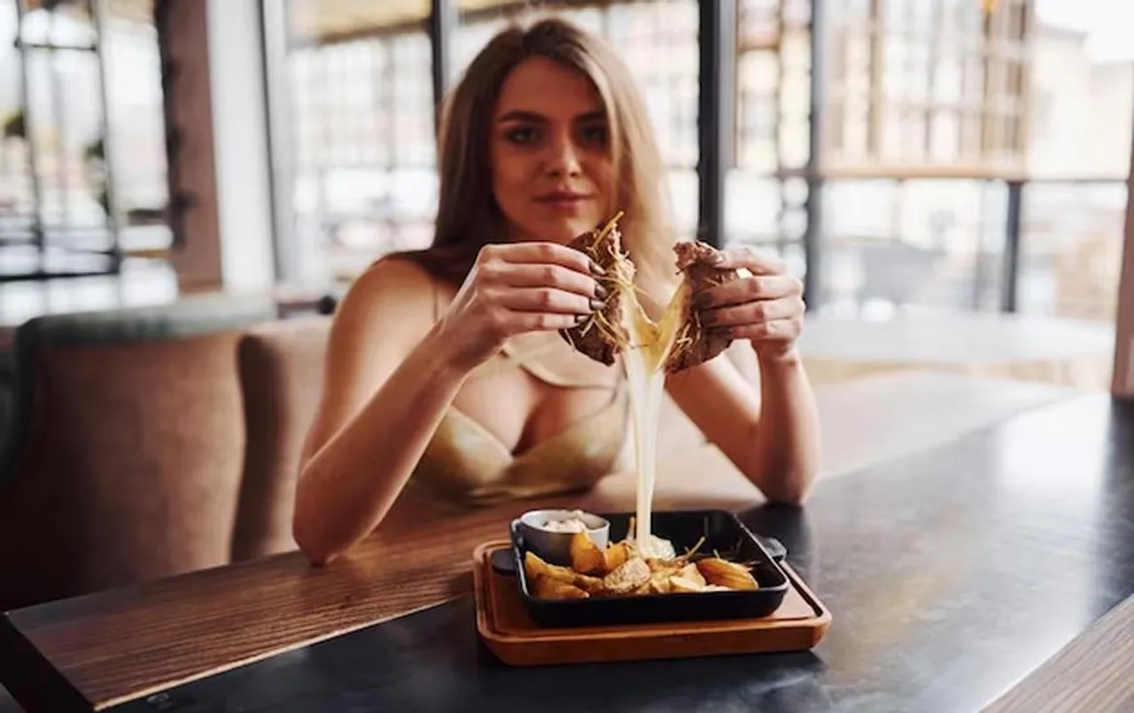 Health Tips: खाने के बाद भूलकर भी ना करें ये 4 गलतियां, हो सकता है भारी नुकसान