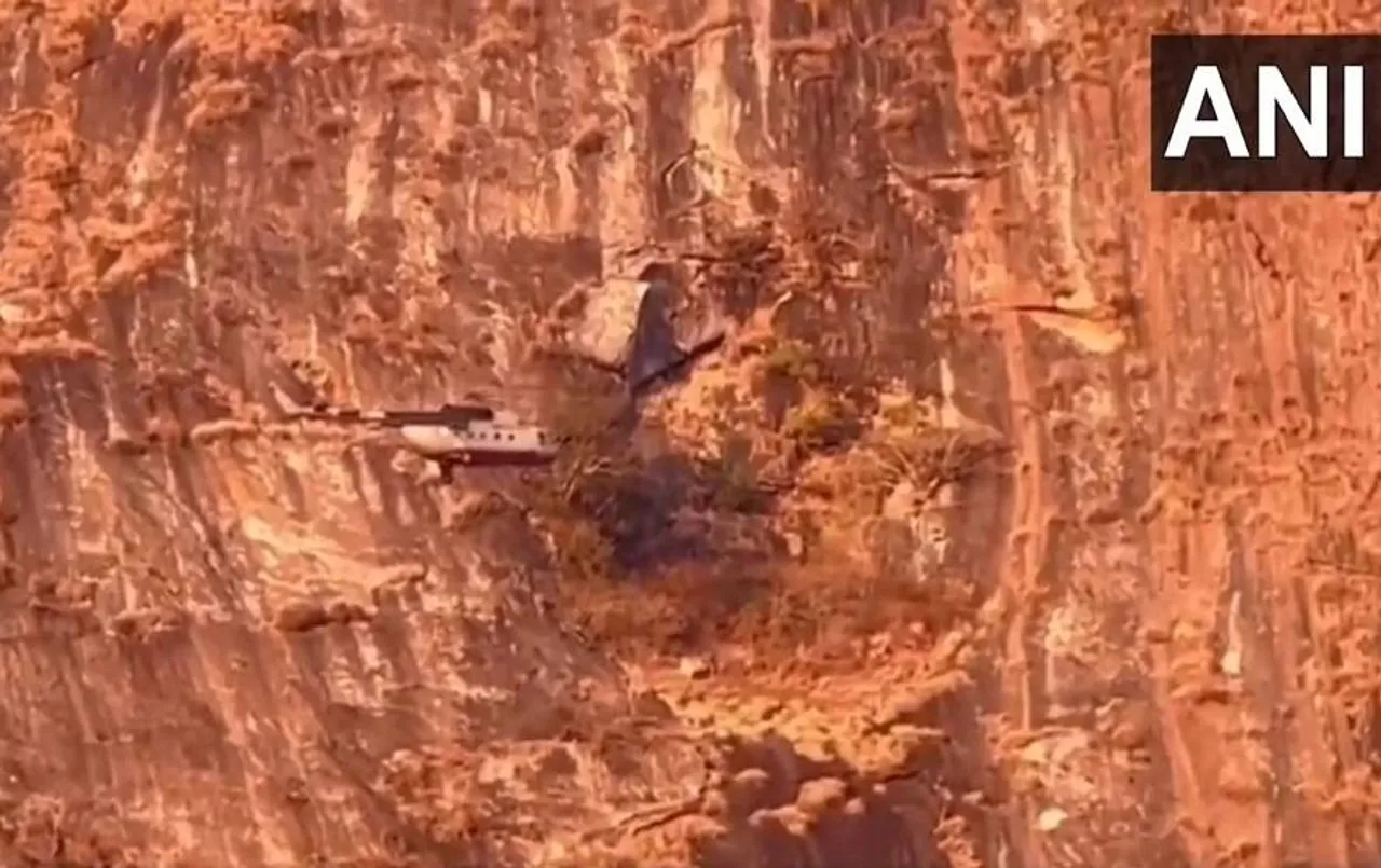 IAF rescue at Nandi hills: नंदी हिल्स पर फंसे युवक की वायु सेना ने बचाई जान, देखिए रेस्क्यू ऑपरेशन का वीडियो
