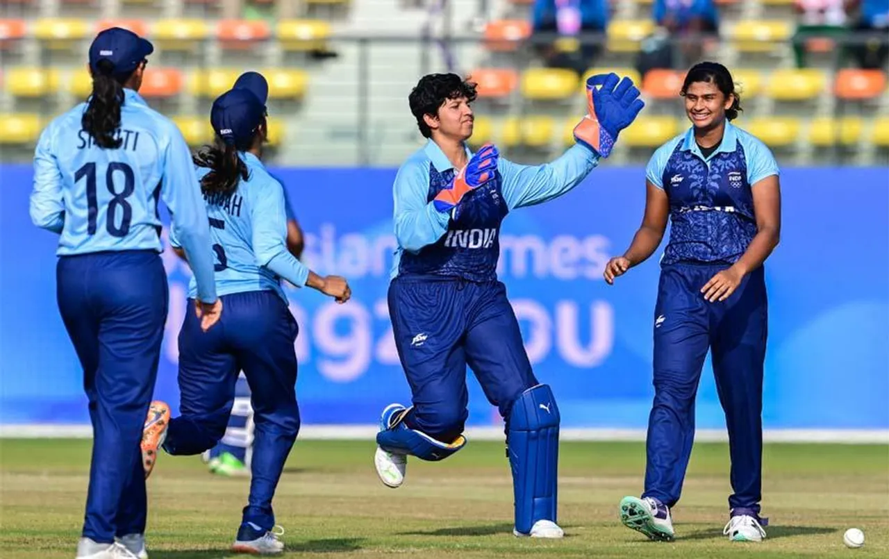 Asian Games IND W vs SL W: क्रिकेट में भारत की बेटियों ने जीता स्वर्ण, फाइनल में श्रीलंका को 19 रनों से हराया