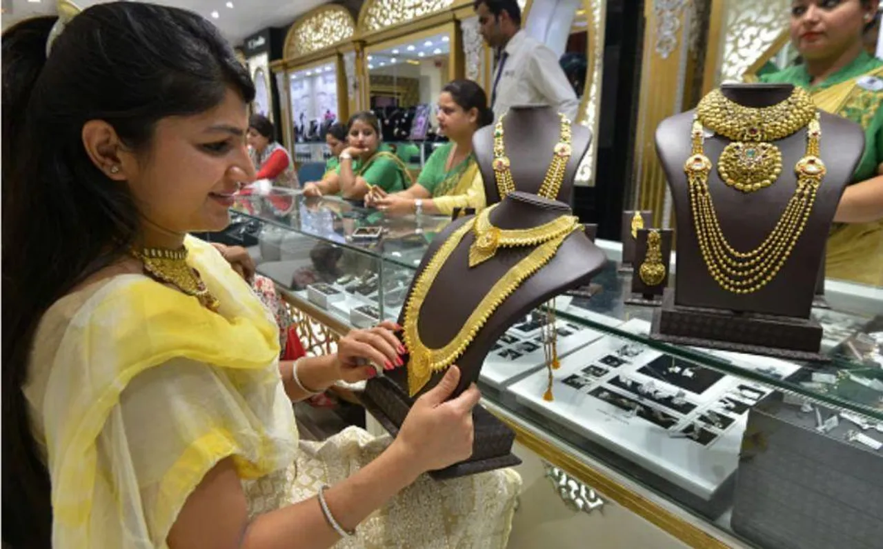 Indore Mandi Bhav: सोना-चांदी में आया उछाल, चना-मूंग के दामों में आई गिरावट, जानें बाजार भाव