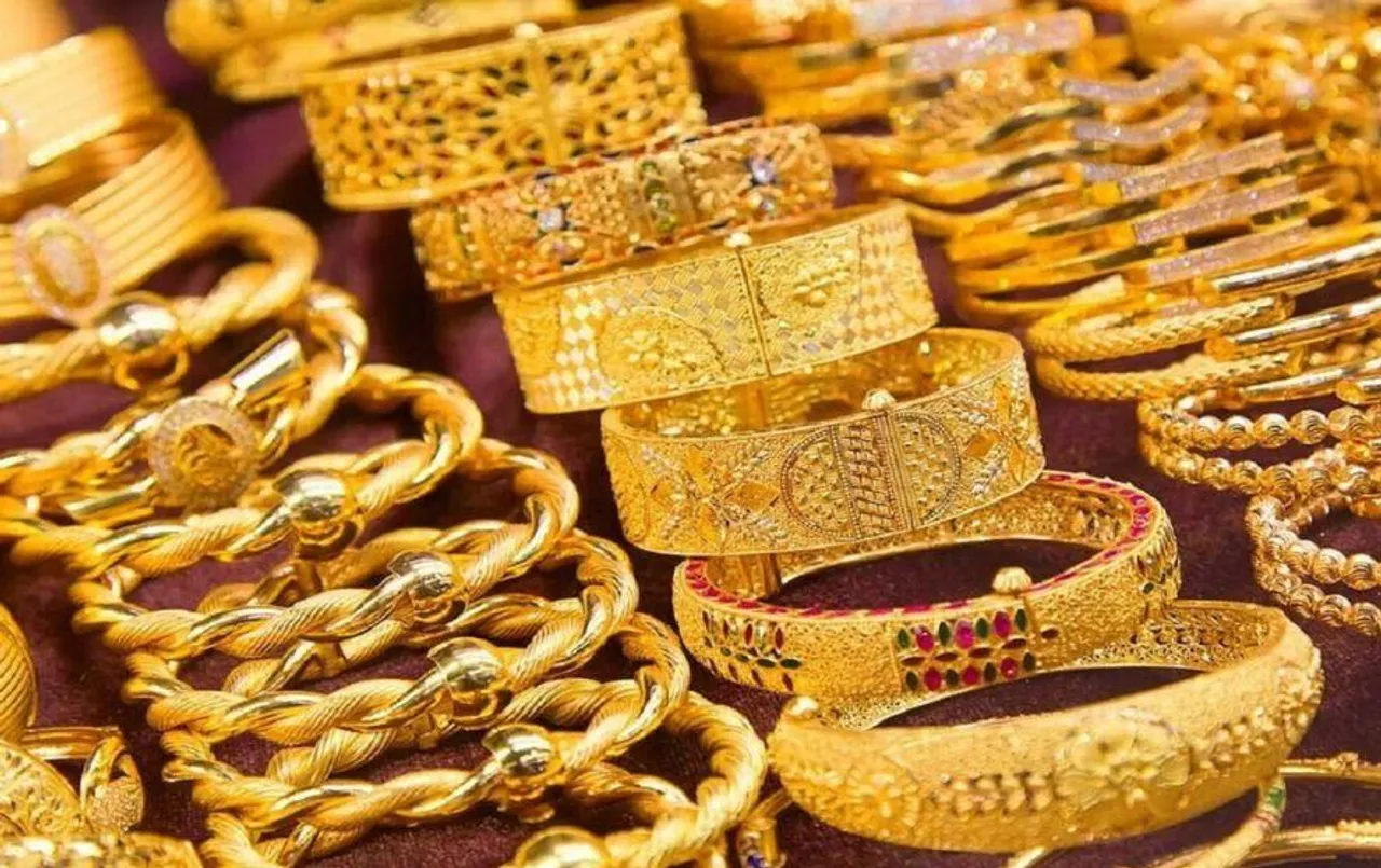 इंदौर मंडी भाव: नहीं रुक रही सोने के भाव में गिरावट, सोयाबीन तेल भी हुआ कम, जानें बाजार का हाल