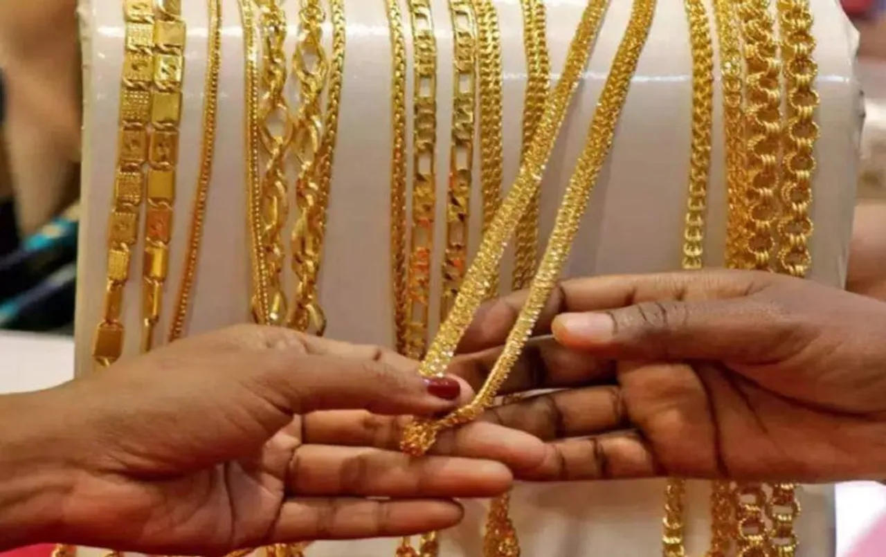 Indore Mandi Bhav: सोने-चांदी के रेट में भारी गिरावट, मसूर-मूंग भी घटी; जानें इंदौर मंडी का पूरा भाव