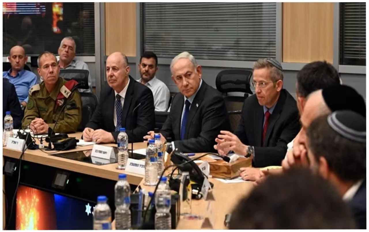 Israel-Hamas War: इजराइल वॉर कैबिनेट ने गाजा में बंधकों को मुक्त कराने के प्रयासों पर की चर्चा