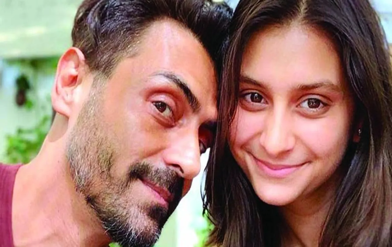 Arjun Rampal Daughter Video: 'जियो वर्ल्ड प्लाजा' इवेंट में माहिका राजपाल ने लूटी महफिल, लोग बोले-कब इतनी हो गई बड़ी