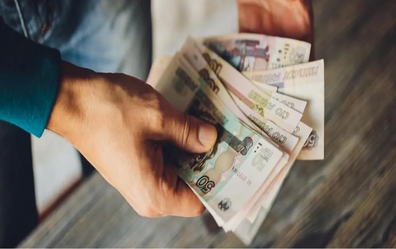 अगर आप भी अपने बच्चों की पढाई के लिए विदेश भेज रहे हैं पैसा, तो ऐसे बचा सकते हैं टैक्स