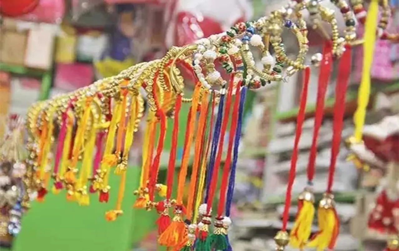 Chhattisgarh News: दुकानदार की अनोखी पहल, कोरोनाकाल में अपनों को गवाने वाली बहनों को दी जा रही नि:शुल्क राखी