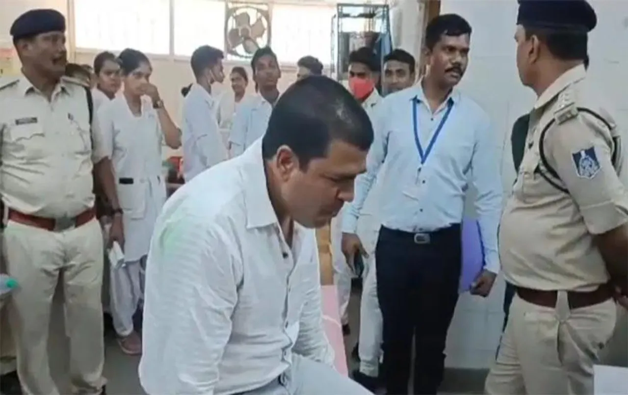 MP News: पटवारी ने लोकायुक्त पुलिस को देख खाएं पांच-पांच सौ के नोट, जानिए क्या है पूरा मामला