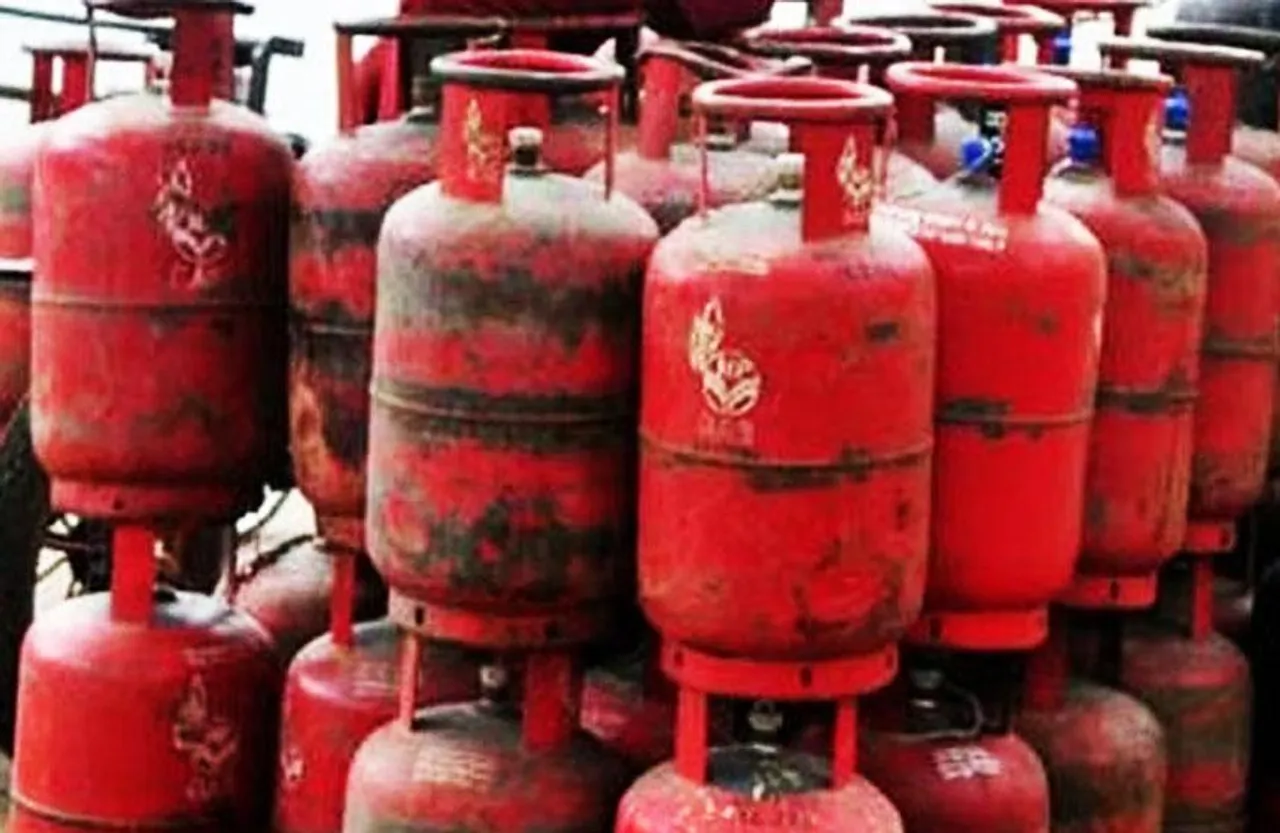 बड़ी खबर! आधी हो सकती है LPG की कीमत, मुख्यमंत्री ने दिए संकेत